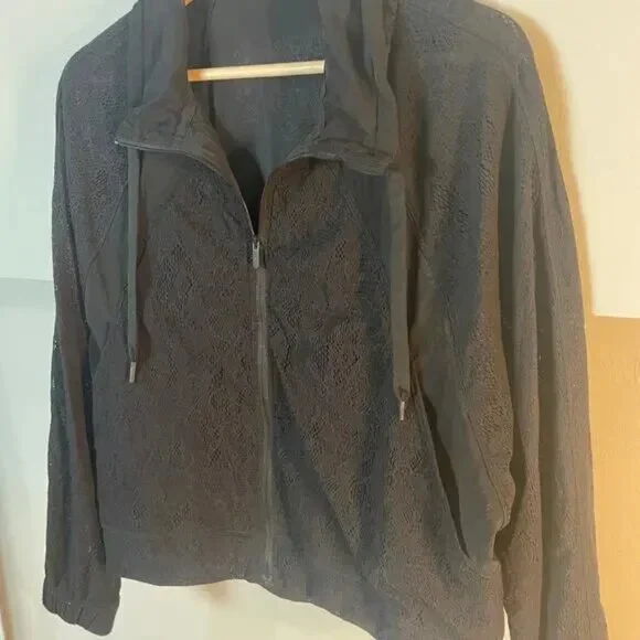 Lululemon In Depth Jacket Lace Combo Black Edition RARE Athletic Size 6 EUC - Picture 11 of 15